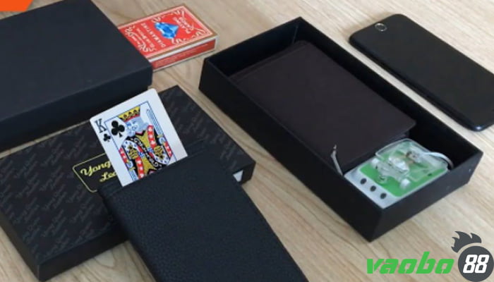 Card switching wallet