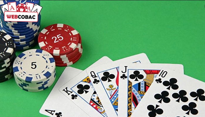 What betting rounds does the poker go through?